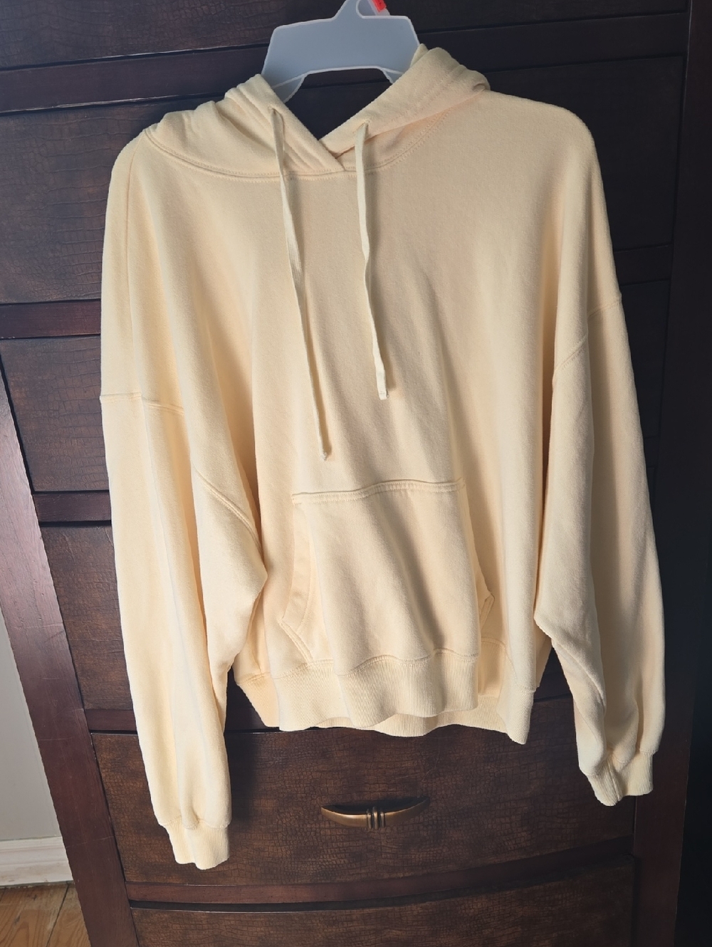 Hollister Cream Pullover Sweatshirt